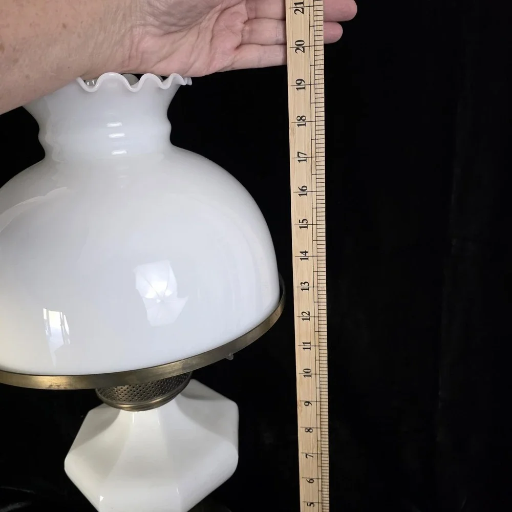 VTG Classic Milk Glass Gone With The Wind Hurricane Parlor‎ Lamp 20